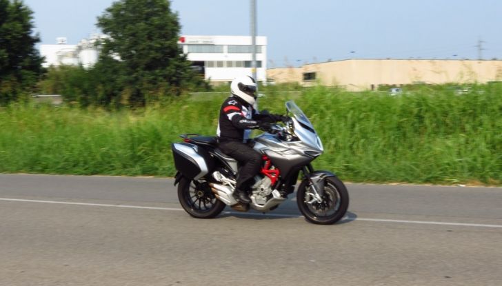 MV Agusta Turismo Veloce: la prova su strada - Foto 3 di 44