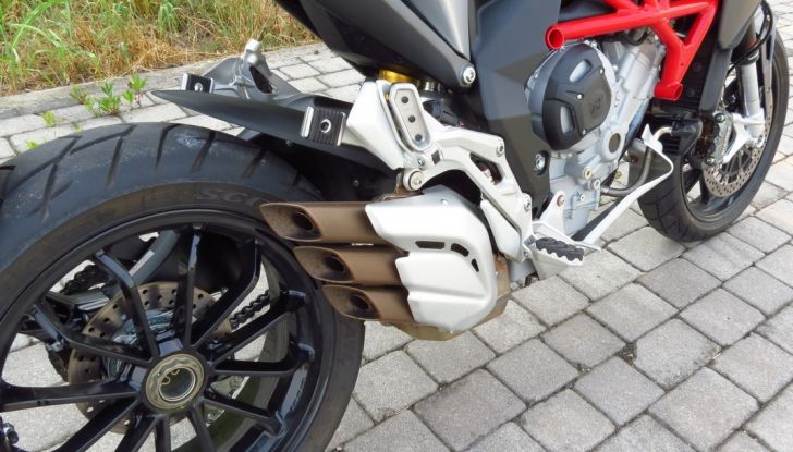MV Agusta Turismo Veloce: la prova su strada - Foto 5 di 44