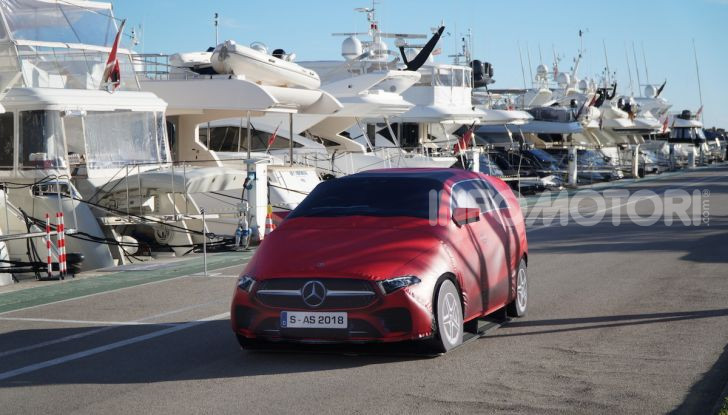 Nuova Mercedes Classe B prova su strada, allestimenti e motori - Foto 8 di 10