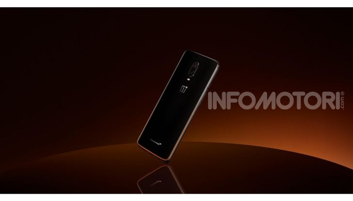 OnePlus 6T McLaren Edition, regalo per chi ama i motori - Foto 12 di 12