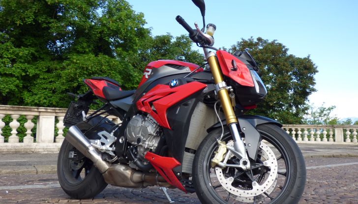 BMW S 1000 R, prova su strada:  Red Naked Redemption! - Foto 7 di 36