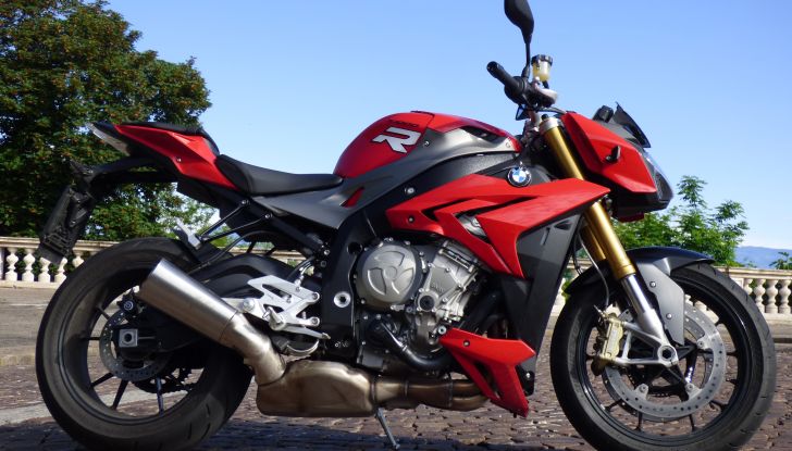 BMW S 1000 R, prova su strada:  Red Naked Redemption! - Foto 2 di 36