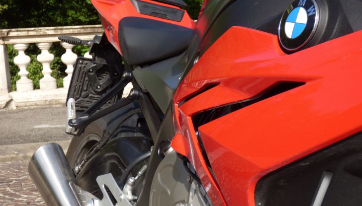 BMW S 1000 R, prova su strada:  Red Naked Redemption! - Foto 4 di 36