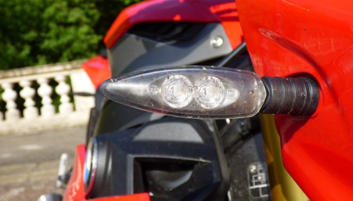 BMW S 1000 R, prova su strada:  Red Naked Redemption! - Foto 18 di 36