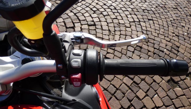 BMW S 1000 R, prova su strada:  Red Naked Redemption! - Foto 28 di 36