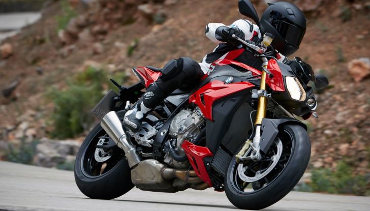 BMW S 1000 R, prova su strada:  Red Naked Redemption! - Foto 9 di 36