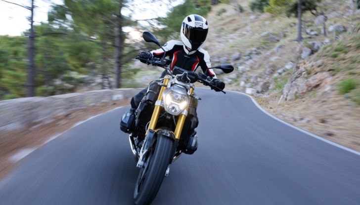 Prova su strada BMW R 1200R: una tranquilla naked da paura! - Foto 11 di 22