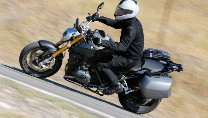 Prova su strada BMW R 1200R: una tranquilla naked da paura! - Foto 13 di 22