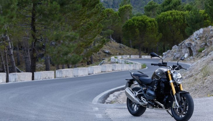 Prova su strada BMW R 1200R: una tranquilla naked da paura! - Foto 16 di 22