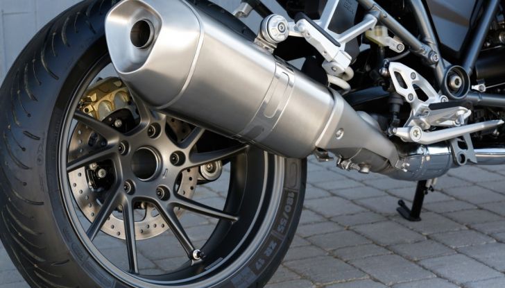 Prova su strada BMW R 1200R: una tranquilla naked da paura! - Foto 18 di 22