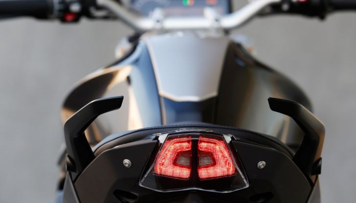 Prova su strada BMW R 1200R: una tranquilla naked da paura! - Foto 19 di 22