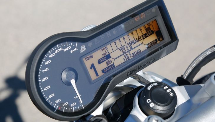 Prova su strada BMW R 1200R: una tranquilla naked da paura! - Foto 20 di 22
