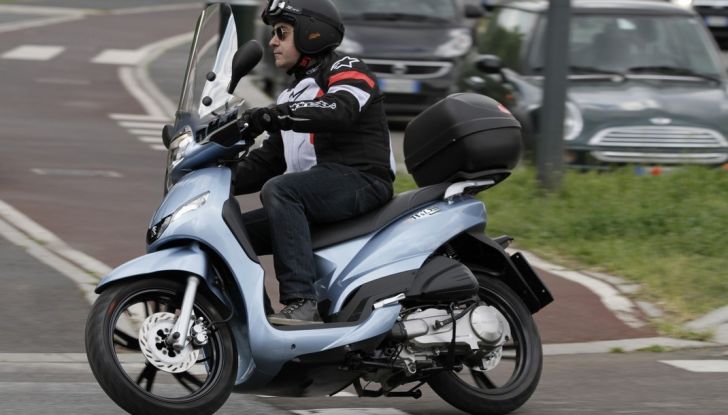Prova Peugeot Tweet: lo scooter cittadino si fa in due - Foto 13 di 15
