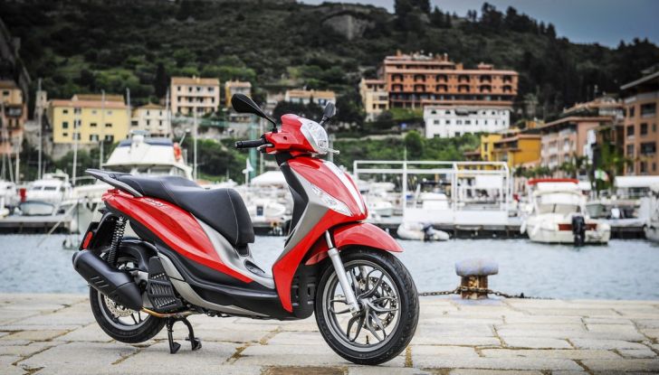 Prova su strada Piaggio Medley 2016, comfort in libertà - Foto 2 di 24