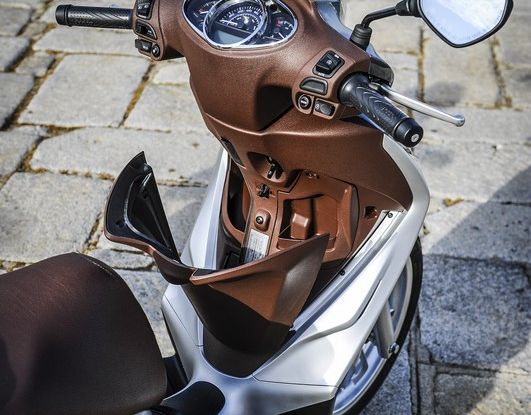 Prova su strada Piaggio Medley 2016, comfort in libertà - Foto 10 di 24