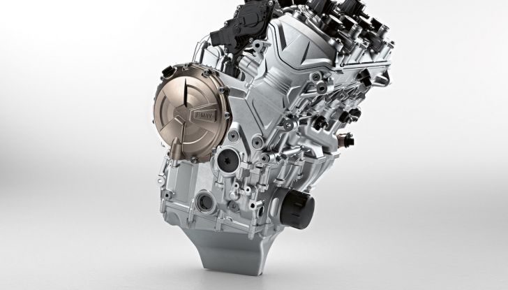 BMW S1000RR 2019: sportiva di razza con componenti M Performance Parts - Foto 6 di 10