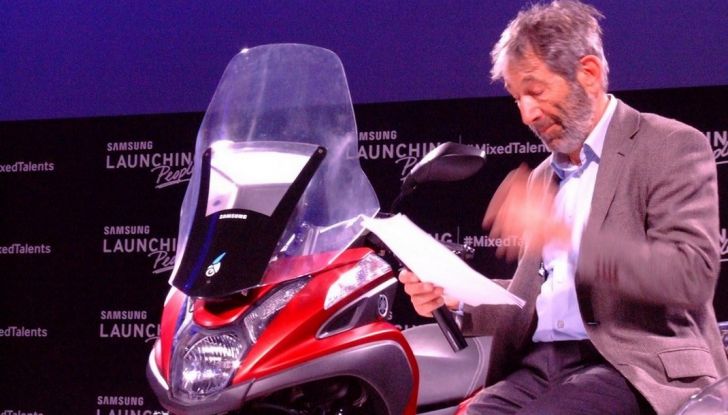 Samsung e Yamaha presentano il Tricity con Smart Windshield - Foto 5 di 27