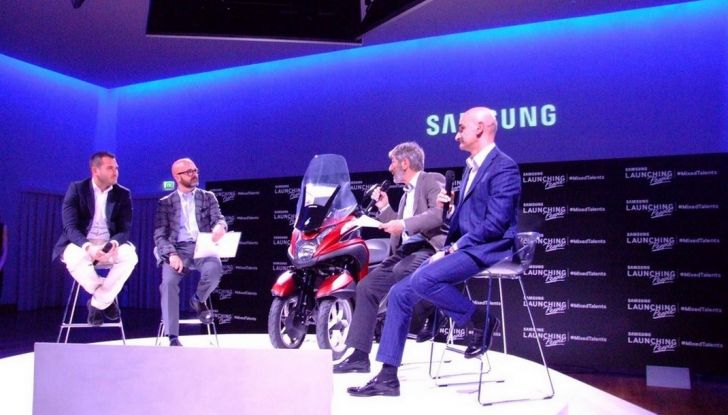 Samsung e Yamaha presentano il Tricity con Smart Windshield - Foto 10 di 27