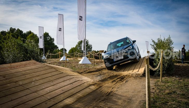 Prova su strada Seat Tarraco: il SUV sportivo è ammiraglia del marchio - Foto 2 di 49