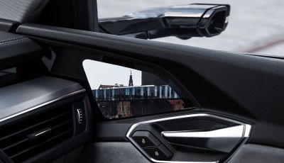 Retrovisori con telecamere e maniglie a scomparsa, se il futuro è una bugia