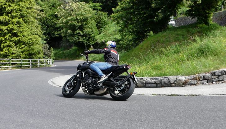 Yamaha MT-09: prova della naked 3 cilindri made in Japan - Foto 9 di 25