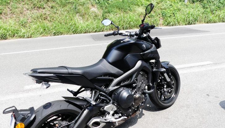 Yamaha MT-09: prova della naked 3 cilindri made in Japan - Foto 16 di 25