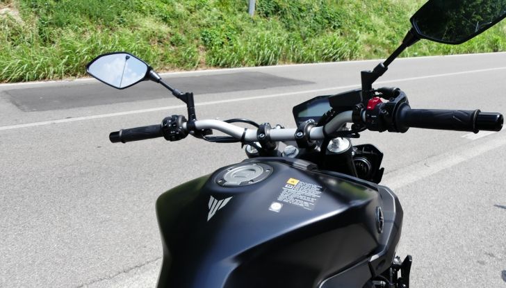 Yamaha MT-09: prova della naked 3 cilindri made in Japan - Foto 17 di 25