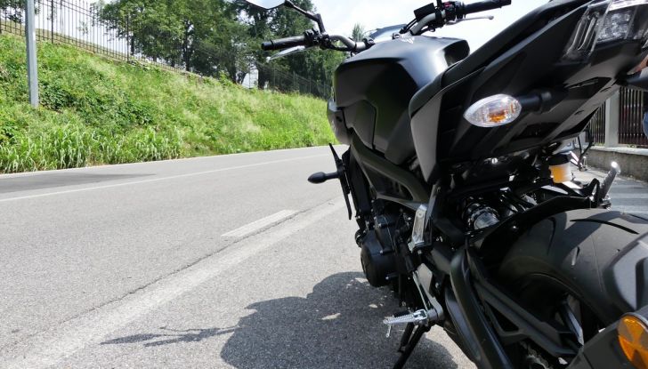Yamaha MT-09: prova della naked 3 cilindri made in Japan - Foto 18 di 25