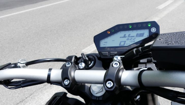 Yamaha MT-09: prova della naked 3 cilindri made in Japan - Foto 22 di 25