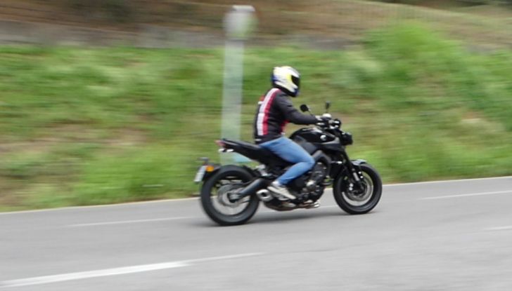 Yamaha MT-09: prova della naked 3 cilindri made in Japan - Foto 25 di 25