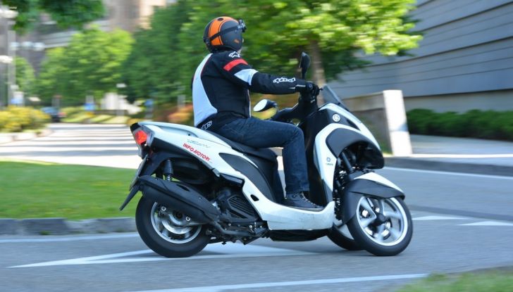 Prova su strada Yamaha Tricity: la città è più sicura - Foto 12 di 43