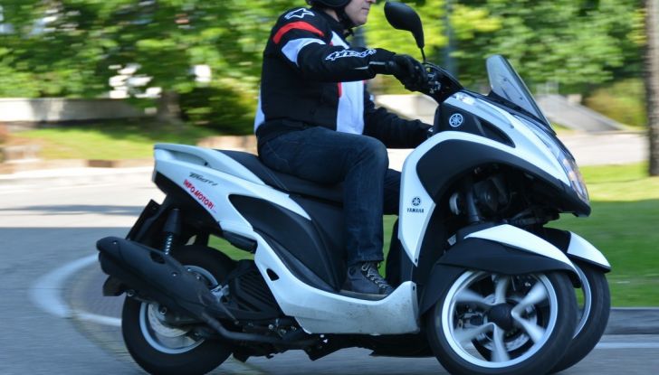 Prova su strada Yamaha Tricity: la città è più sicura - Foto 16 di 43