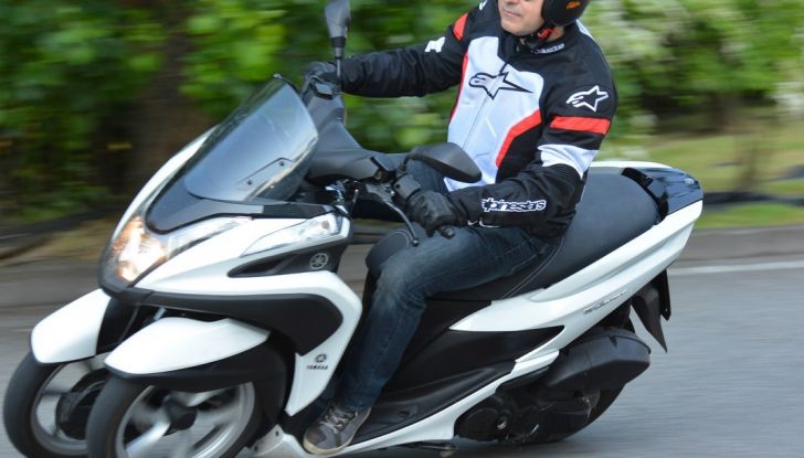 Prova su strada Yamaha Tricity: la città è più sicura - Foto 22 di 43