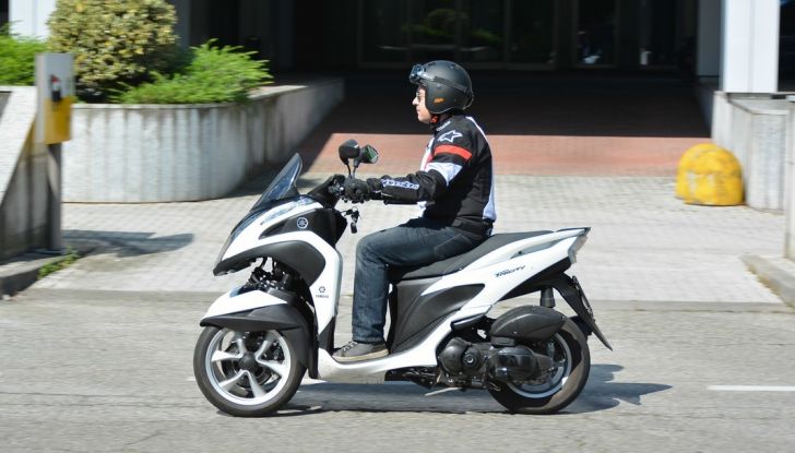 Prova su strada Yamaha Tricity: la città è più sicura - Foto 24 di 43