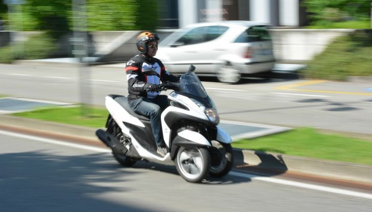 Prova su strada Yamaha Tricity: la città è più sicura - Foto 25 di 43