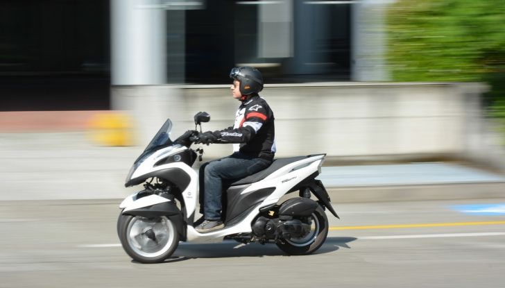 Prova su strada Yamaha Tricity: la città è più sicura - Foto 28 di 43