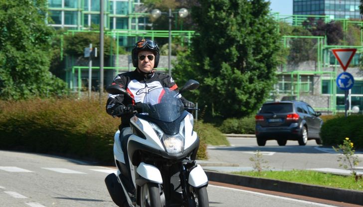 Prova su strada Yamaha Tricity: la città è più sicura - Foto 32 di 43