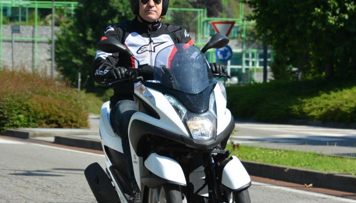 Prova su strada Yamaha Tricity: la città è più sicura - Foto 33 di 43