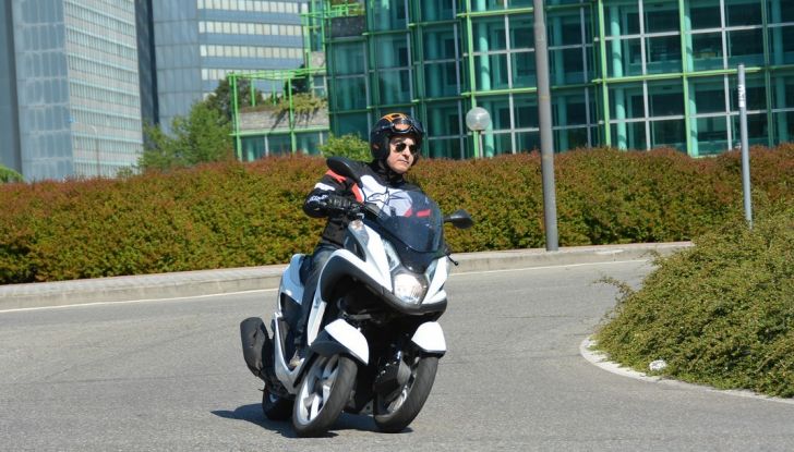 Prova su strada Yamaha Tricity: la città è più sicura - Foto 35 di 43