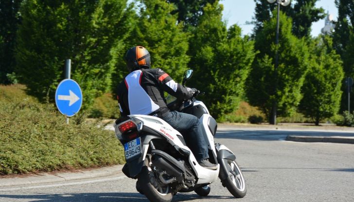 Prova su strada Yamaha Tricity: la città è più sicura - Foto 39 di 43