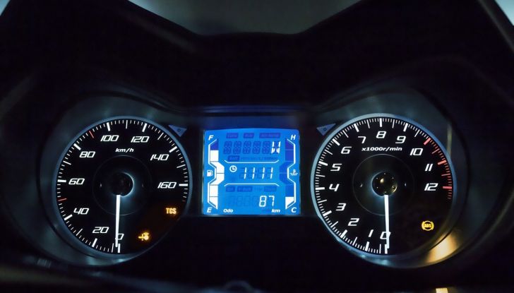 Yamaha X-Max 125: confort, tecnologia e stile - Foto 25 di 25