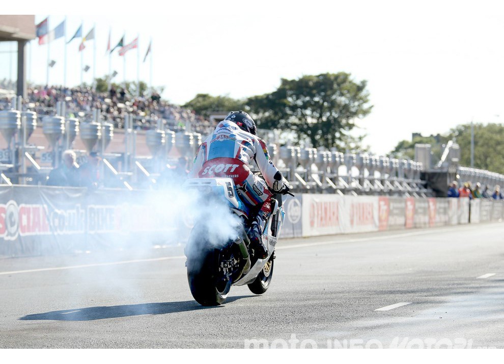 Al TT dell’Isola di Man 2016 anche le 250 2T: che spettacolo! - Foto 8 di 9