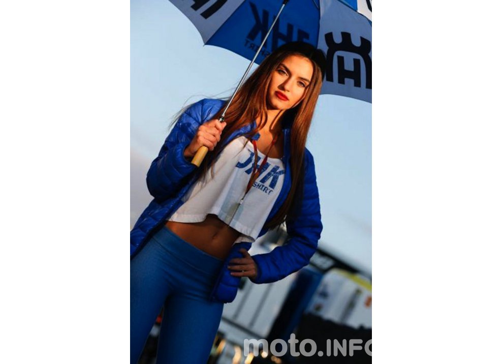 Donne e Motori-Fotogallery delle ombrelline al MotoGP di Aragon - Foto 2 di 27