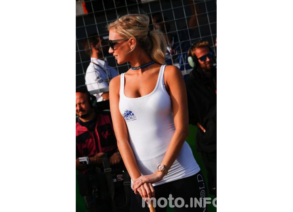Donne e Motori-Fotogallery delle ombrelline al MotoGP di Aragon - Foto 5 di 27