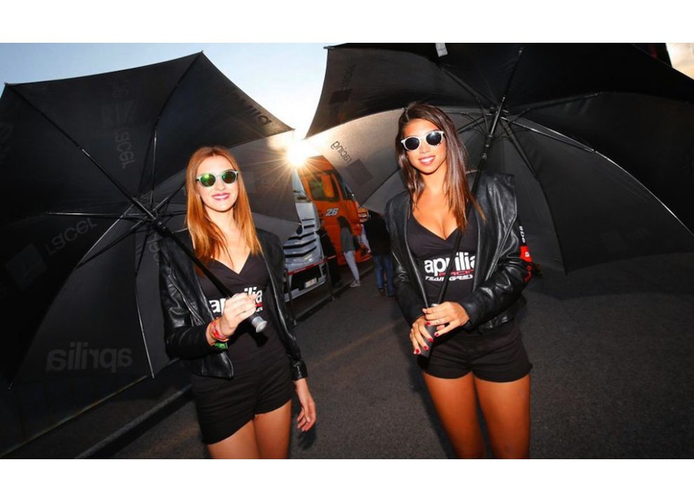 Donne e Motori-Fotogallery delle ombrelline al MotoGP di Aragon - Foto 8 di 27