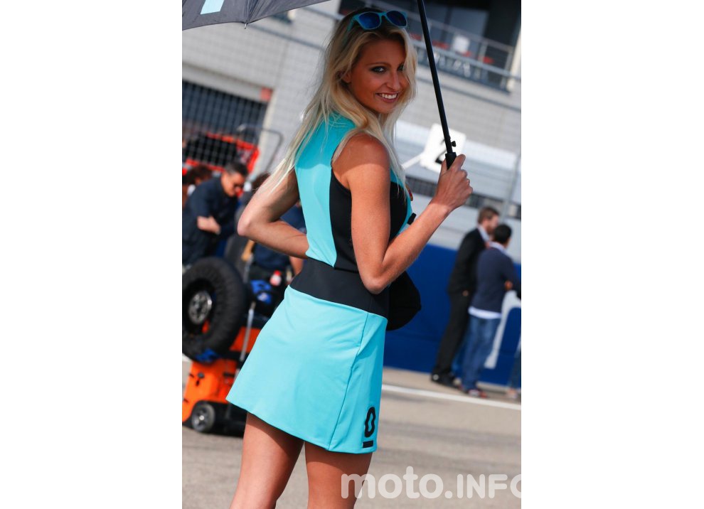Donne e Motori-Fotogallery delle ombrelline al MotoGP di Aragon - Foto 12 di 27
