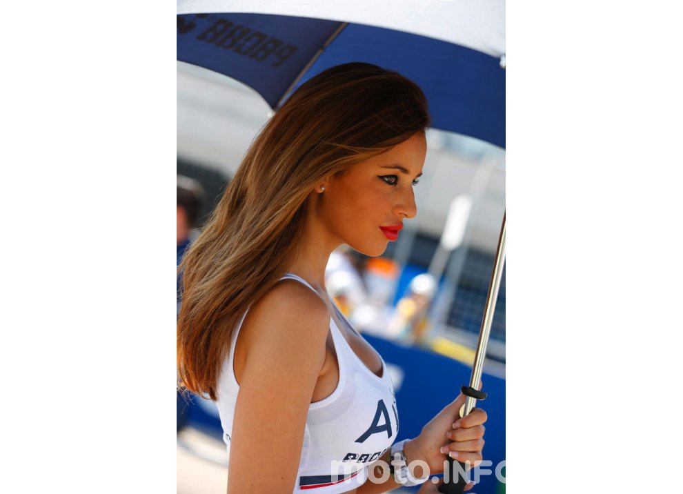 Donne e Motori-Fotogallery delle ombrelline al MotoGP di Aragon - Foto 20 di 27