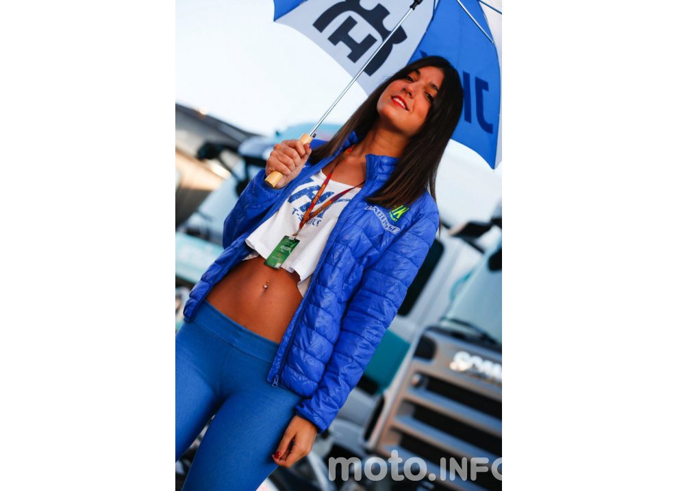 Donne e Motori-Fotogallery delle ombrelline al MotoGP di Aragon - Foto 27 di 27