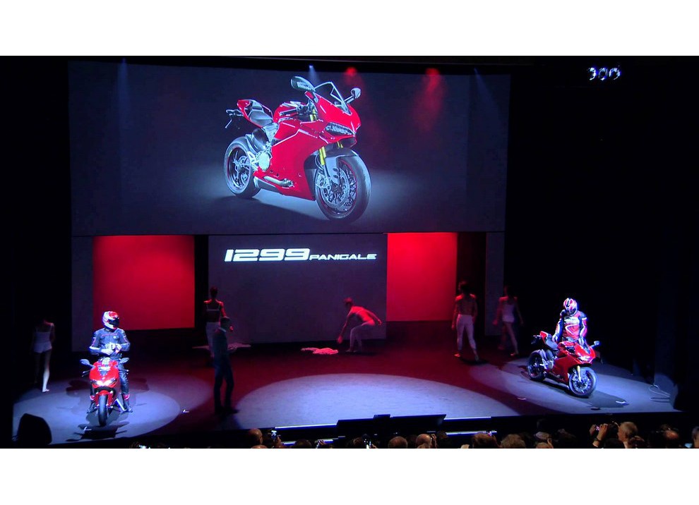 Ducati ad EICMA 2015: in diretta dalla World Première di Milano - Foto 2 di 23