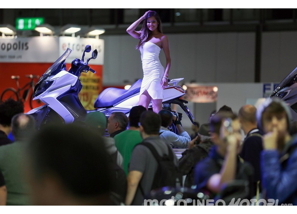 EICMA 2015: le ragazze più belle del salone - Foto 28 di 79